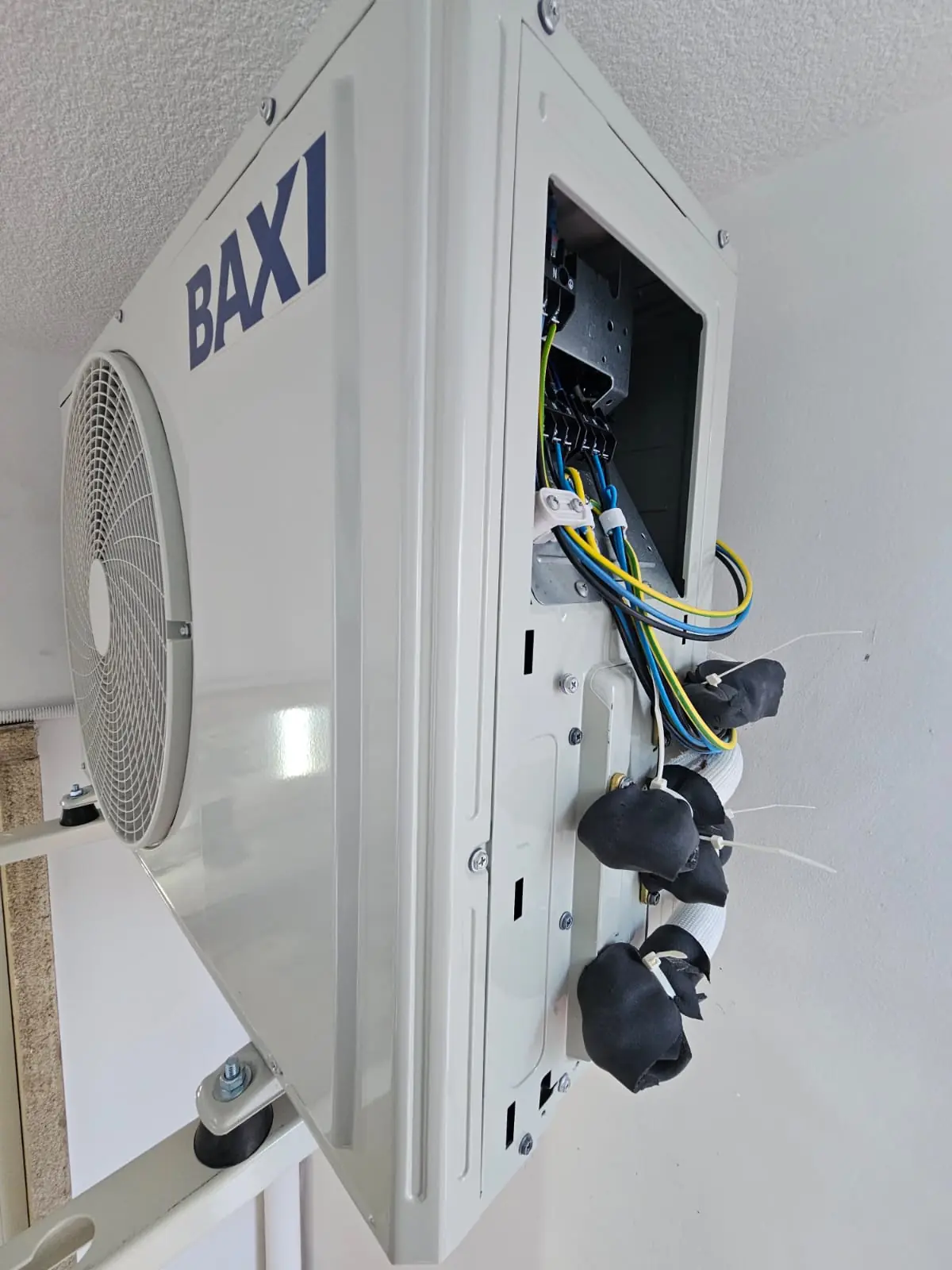 Instalación de la unidad exterior de un aire acondicionado